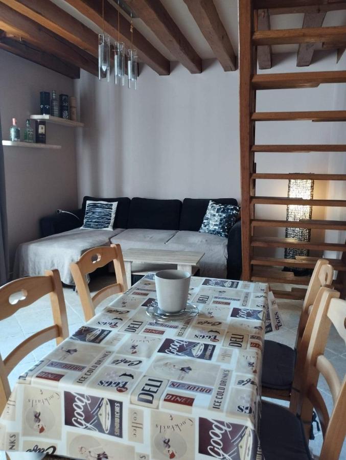 Charmante Petite Maison De Bourg Apartamento Autry-le-Chatel Exterior foto